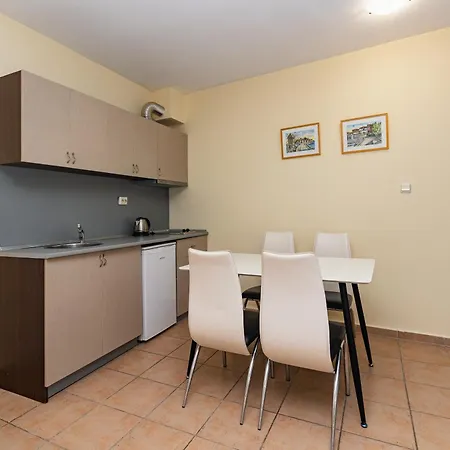 Favorit Apart-hotel 3*