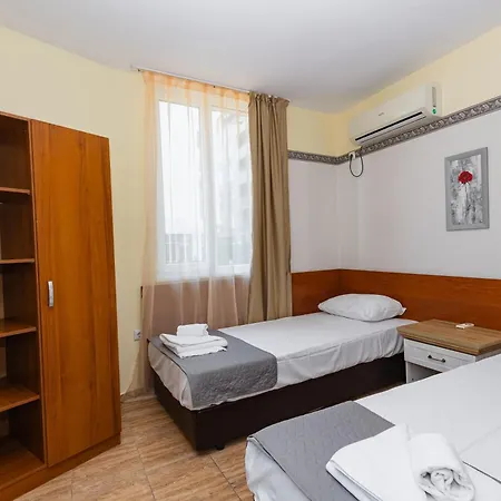 Favorit Aparthotel 3*