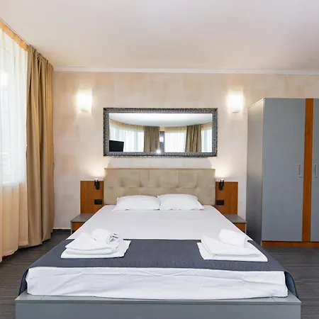 Aparthotel Favorit 3*