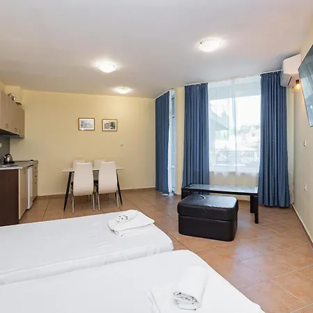 Aparthotel Favorit 3*