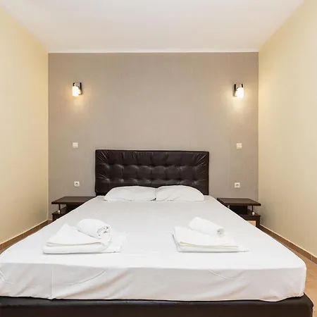 Favorit Aparthotel 3*