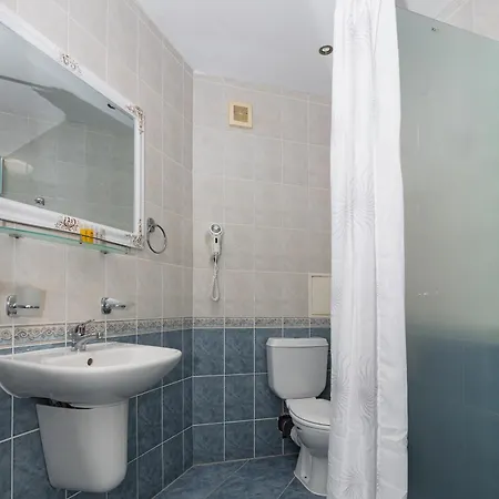 Favorit Aparthotel 3*
