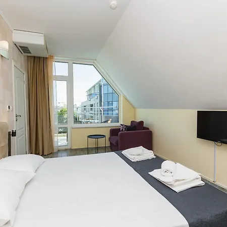 Favorit شقة فندقية 3*