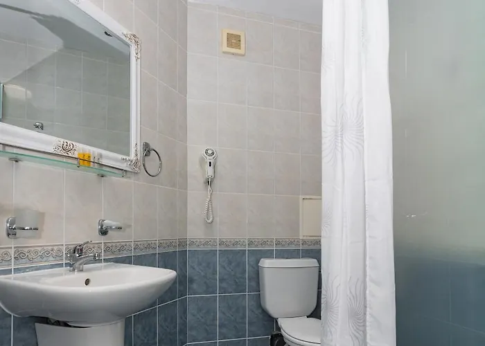 Favorit شقة فندقية 3*