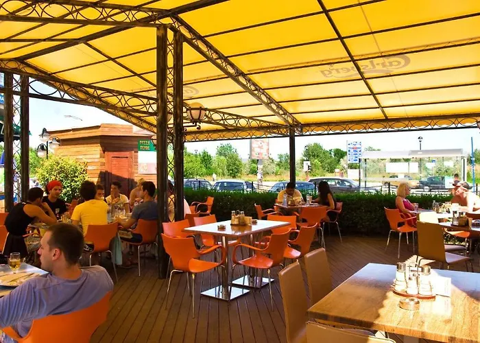 Favorit شقة فندقية 3*