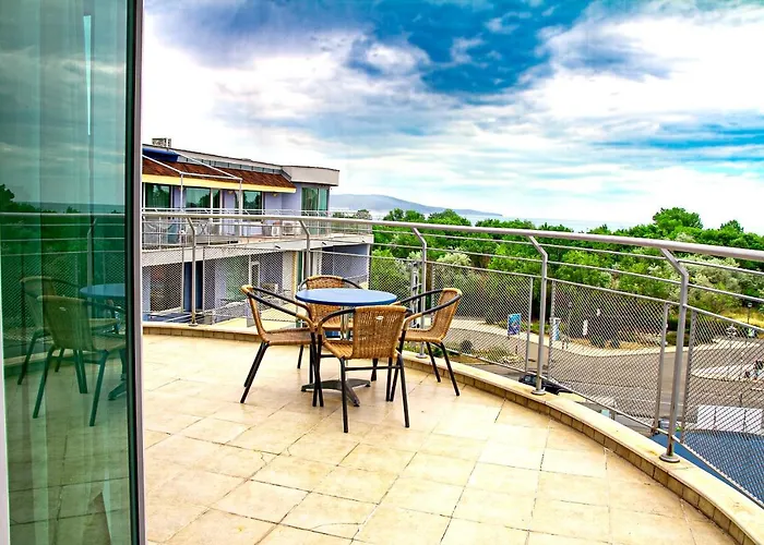 Favorit شقة فندقية 3*